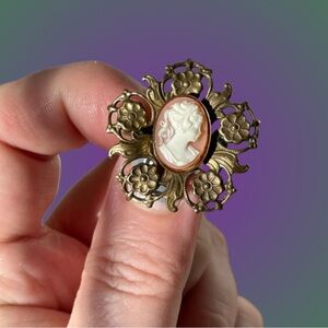Vintage/antique cameo brooch pin goldtone floral setting romantic cottagecore
